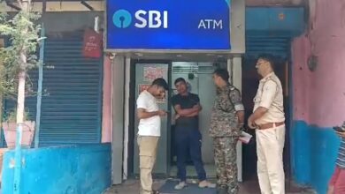 ATM machine cut with gas cutter, theft worth lakhs of rupees