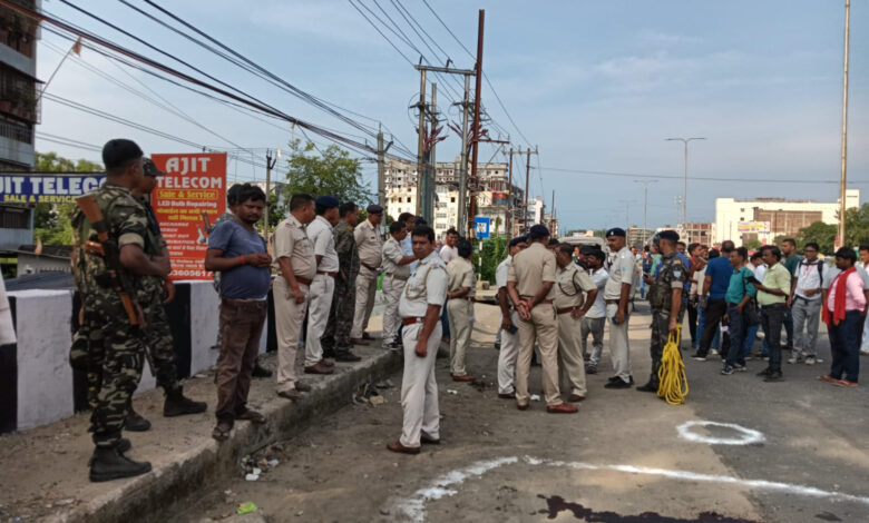 Criminals gave open challenge to Dhanbad police by shooting Shahabuddin in broad daylight.