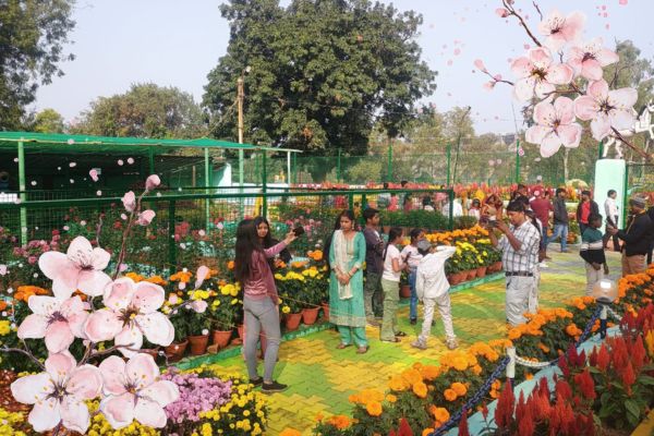 DVC Project Head inaugurates flower show