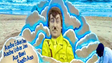 Sudarshan Patnaik pays tribute to actor Asrani with sand art at Puri beach