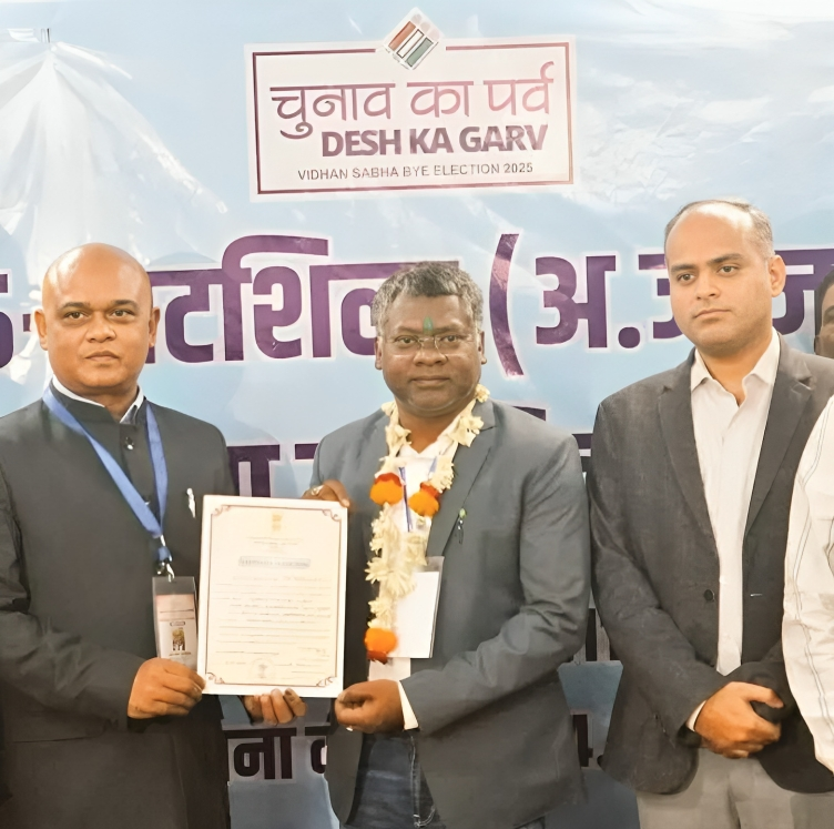 SOMESH SOREN RECIEVING WINNING CERTIFICATE